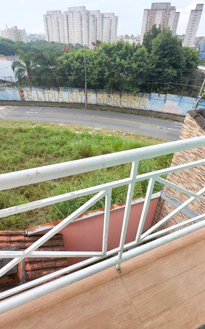 Casa à venda com 200m², 4 quartos e 2 vagas Casa à venda com 200m², 4 quartos e 2 vagasSacada do Quarto 2