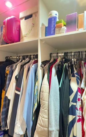 Casa à venda com 200m², 4 quartos e 2 vagas Casa à venda com 200m², 4 quartos e 2 vagasCloset da suíte