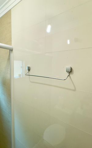 Casa à venda com 200m², 4 quartos e 2 vagas Casa à venda com 200m², 4 quartos e 2 vagasBanheiro 1