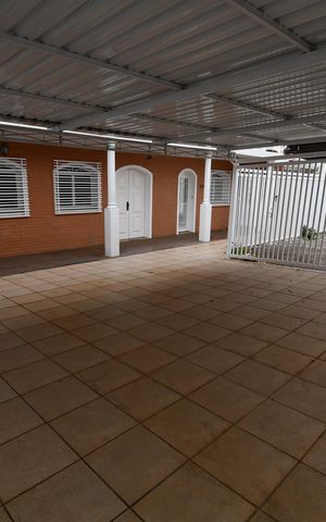 Casa à venda com 335m², 4 quartos e 2 vagasGaragem