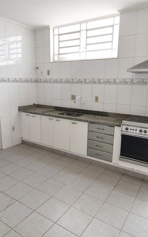 Casa à venda com 335m², 4 quartos e 2 vagasCozinha