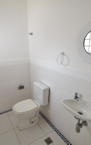 Casa à venda com 335m², 4 quartos e 2 vagasBanheiro de serviço