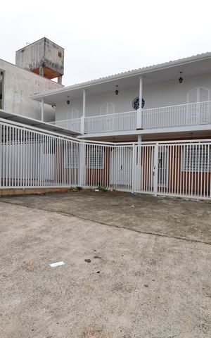 Casa à venda com 335m², 4 quartos e 2 vagasFachada