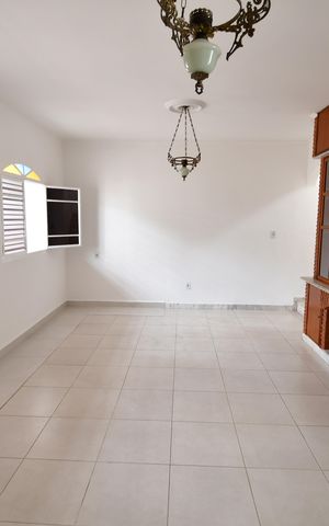 Casa à venda com 335m², 4 quartos e 2 vagasSala 1