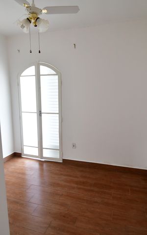 Casa à venda com 335m², 4 quartos e 2 vagasQuarto 2