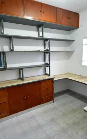 Casa à venda com 335m², 4 quartos e 2 vagasEscritório