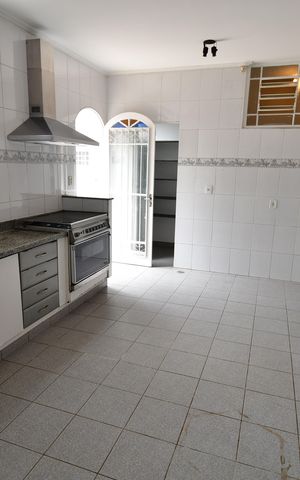 Casa à venda com 335m², 4 quartos e 2 vagasCozinha