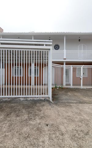 Casa à venda com 335m², 4 quartos e 2 vagasFachada