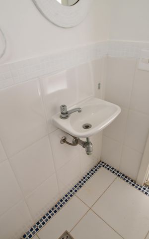Casa à venda com 335m², 4 quartos e 2 vagasBanheiro de serviço
