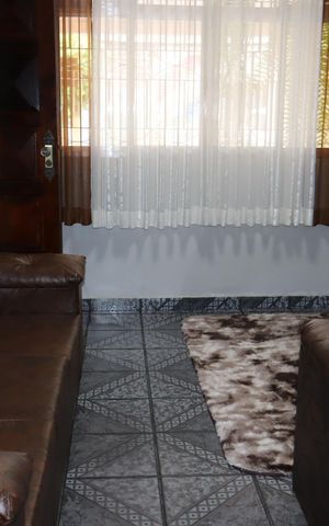 Casa à venda com 125m², 4 quartos e 2 vagasSala