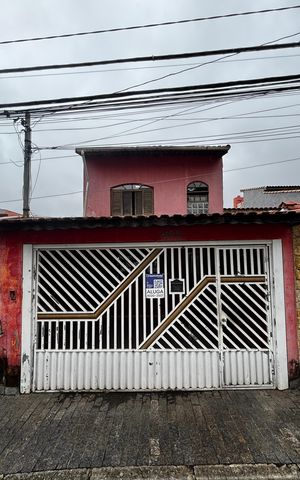 Casa para alugar com 160m², 3 quartos e 1 vaga Casa para alugar com 160m², 3 quartos e 1 vagaFachada