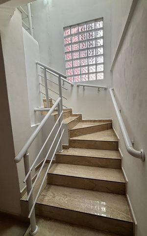 Casa para alugar com 160m², 3 quartos e 1 vaga Casa para alugar com 160m², 3 quartos e 1 vagaEscada
