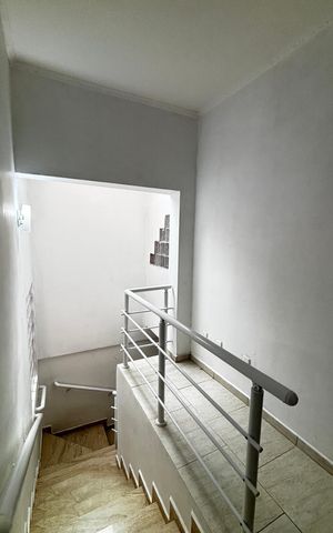 Casa para alugar com 160m², 3 quartos e 1 vagaEscada