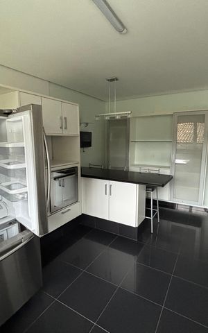 Casa para alugar com 900m², 6 quartos e 6 vagas Casa para alugar com 900m², 6 quartos e 6 vagasCozinha