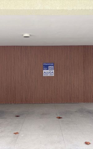 Casa para alugar com 900m², 6 quartos e 6 vagas Casa para alugar com 900m², 6 quartos e 6 vagasFachada