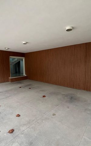 Casa para alugar com 900m², 6 quartos e 6 vagas Casa para alugar com 900m², 6 quartos e 6 vagasFachada
