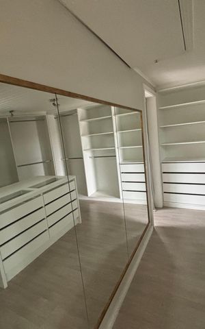 Casa para alugar com 900m², 6 quartos e 6 vagas Casa para alugar com 900m², 6 quartos e 6 vagasCloset