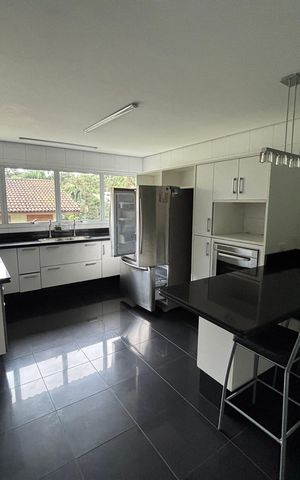 Casa para alugar com 900m², 6 quartos e 6 vagas Casa para alugar com 900m², 6 quartos e 6 vagasCozinha