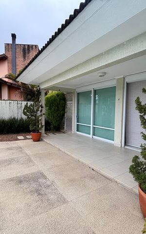 Casa para alugar com 900m², 6 quartos e 6 vagas Casa para alugar com 900m², 6 quartos e 6 vagasQuintal
