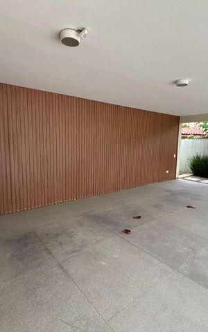 Casa para alugar com 900m², 6 quartos e 6 vagas Casa para alugar com 900m², 6 quartos e 6 vagasFachada
