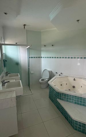 Casa para alugar com 900m², 6 quartos e 6 vagas Casa para alugar com 900m², 6 quartos e 6 vagasBanheiro da Suíte 1