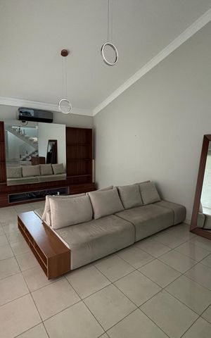 Casa para alugar com 900m², 6 quartos e 6 vagas Casa para alugar com 900m², 6 quartos e 6 vagasSala