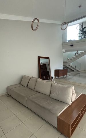 Casa para alugar com 900m², 6 quartos e 6 vagas Casa para alugar com 900m², 6 quartos e 6 vagasSala