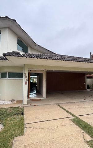 Casa para alugar com 900m², 6 quartos e 6 vagas Casa para alugar com 900m², 6 quartos e 6 vagasFachada