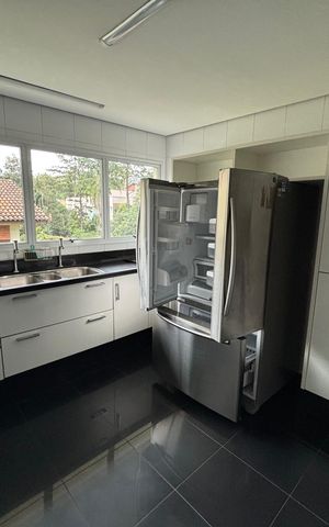 Casa para alugar com 900m², 6 quartos e 6 vagas Casa para alugar com 900m², 6 quartos e 6 vagasCozinha