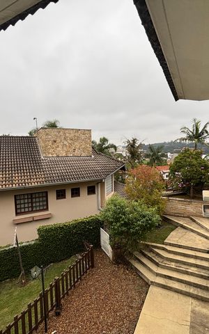 Casa para alugar com 900m², 6 quartos e 6 vagas Casa para alugar com 900m², 6 quartos e 6 vagasVista da Sacada