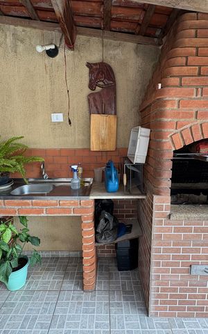 Casa à venda com 327m², 5 quartos e 2 vagas Casa à venda com 327m², 5 quartos e 2 vagasÁrea gourmet - Casa 1