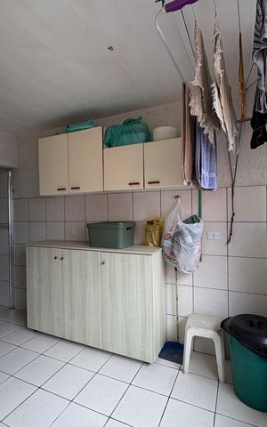 Casa à venda com 327m², 5 quartos e 2 vagas Casa à venda com 327m², 5 quartos e 2 vagasÁrea de Serviço - Casa 1