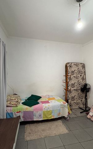 Casa à venda com 327m², 5 quartos e 2 vagas Casa à venda com 327m², 5 quartos e 2 vagasSala / Quarto - Casa 2
