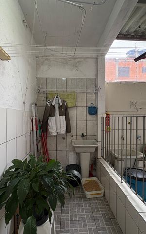 Casa à venda com 327m², 5 quartos e 2 vagas Casa à venda com 327m², 5 quartos e 2 vagasÁrea de Serviço - Casa 2