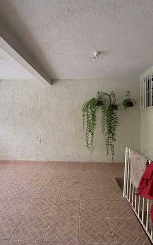 Casa à venda com 327m², 5 quartos e 2 vagas Casa à venda com 327m², 5 quartos e 2 vagasGaragem
