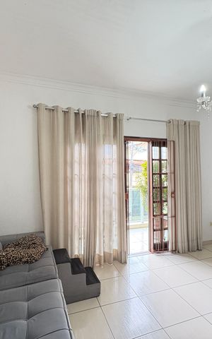 Casa à venda com 327m², 5 quartos e 2 vagas Casa à venda com 327m², 5 quartos e 2 vagasSala - Casa 1