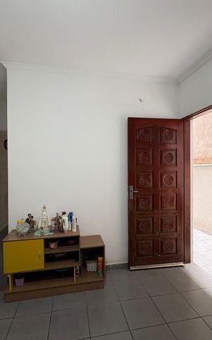 Casa à venda com 327m², 5 quartos e 2 vagas Casa à venda com 327m², 5 quartos e 2 vagasSala / Quarto - Casa 2