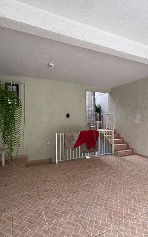 Casa à venda com 327m², 5 quartos e 2 vagas Casa à venda com 327m², 5 quartos e 2 vagasGaragem