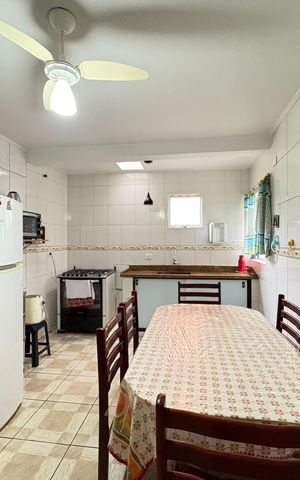 Casa à venda com 327m², 5 quartos e 2 vagas Casa à venda com 327m², 5 quartos e 2 vagasCozinha - Casa 3