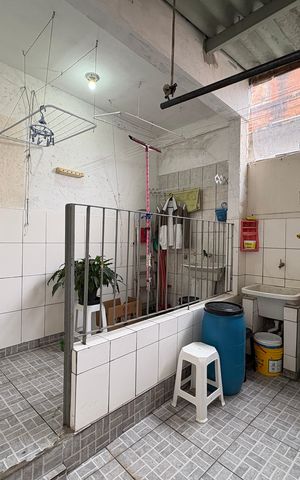 Casa à venda com 327m², 5 quartos e 2 vagas Casa à venda com 327m², 5 quartos e 2 vagasÁrea de Serviço - Casa 3