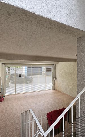 Casa à venda com 327m², 5 quartos e 2 vagas Casa à venda com 327m², 5 quartos e 2 vagasEntrada