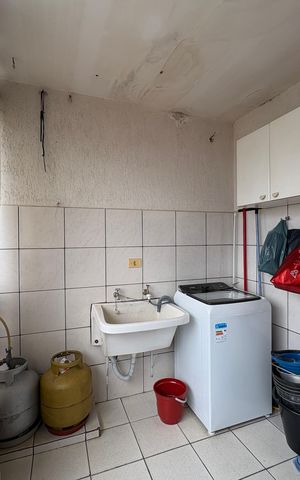 Casa à venda com 327m², 5 quartos e 2 vagas Casa à venda com 327m², 5 quartos e 2 vagasÁrea de Serviço - Casa 1