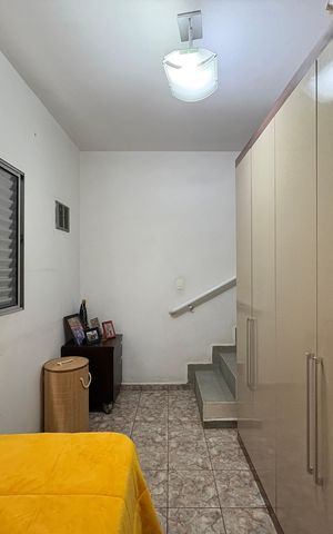 Casa à venda com 327m², 5 quartos e 2 vagas Casa à venda com 327m², 5 quartos e 2 vagasQuarto 3 - Casa 1