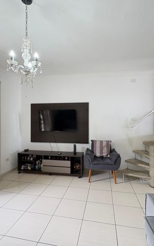 Casa à venda com 327m², 5 quartos e 2 vagas Casa à venda com 327m², 5 quartos e 2 vagasSala - Casa 1