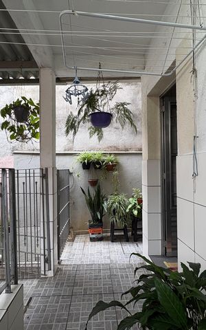 Casa à venda com 327m², 5 quartos e 2 vagas Casa à venda com 327m², 5 quartos e 2 vagasÁrea de Serviço - Casa 2