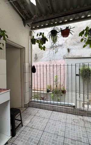 Casa à venda com 327m², 5 quartos e 2 vagas Casa à venda com 327m², 5 quartos e 2 vagasÁrea de Serviço - Casa 3