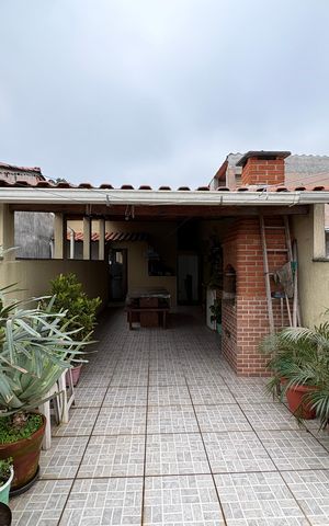 Casa à venda com 327m², 5 quartos e 2 vagas Casa à venda com 327m², 5 quartos e 2 vagasÁrea gourmet - Casa 1