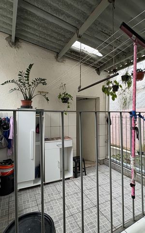 Casa à venda com 327m², 5 quartos e 2 vagas Casa à venda com 327m², 5 quartos e 2 vagasÁrea de Serviço - Casa 2