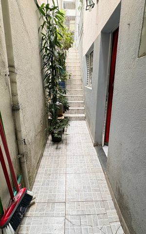 Casa à venda com 327m², 5 quartos e 2 vagas Casa à venda com 327m², 5 quartos e 2 vagasEntrada