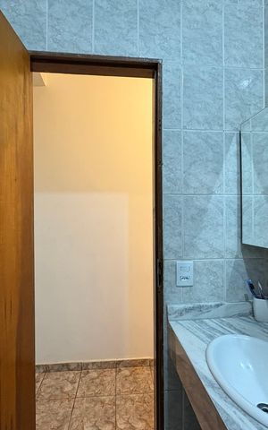 Casa à venda com 327m², 5 quartos e 2 vagas Casa à venda com 327m², 5 quartos e 2 vagasBanheiro 1 - Casa 1